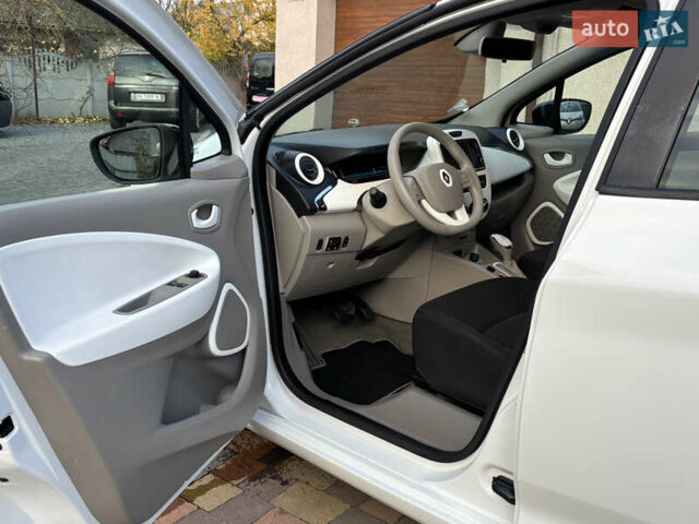 Білий Рено Зое, об'ємом двигуна 0 л та пробігом 116 тис. км за 6599 $, фото 7 на Automoto.ua