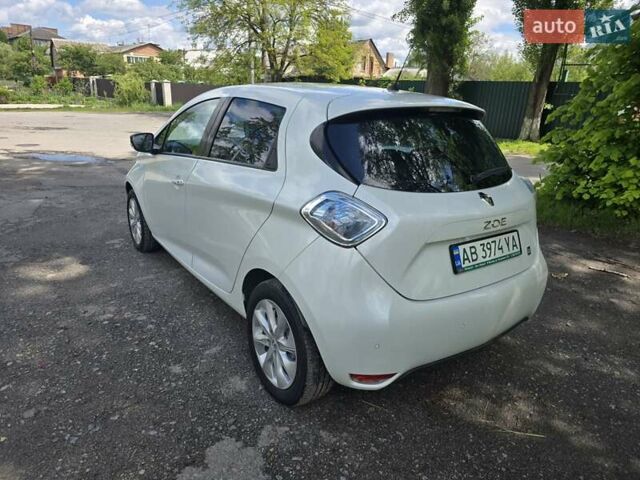 Белый Рено Зое, объемом двигателя 0 л и пробегом 107 тыс. км за 6900 $, фото 2 на Automoto.ua