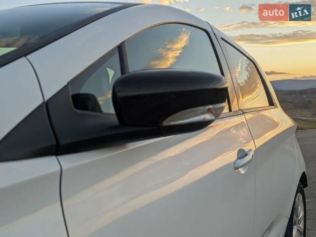 Белый Рено Зое, объемом двигателя 0 л и пробегом 51 тыс. км за 6995 $, фото 12 на Automoto.ua