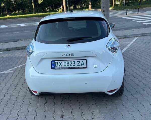 Білий Рено Зое, об'ємом двигуна 0 л та пробігом 100 тис. км за 7800 $, фото 9 на Automoto.ua