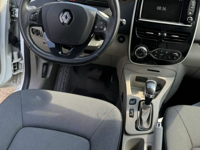 Білий Рено Зое, об'ємом двигуна 0 л та пробігом 155 тис. км за 6999 $, фото 7 на Automoto.ua