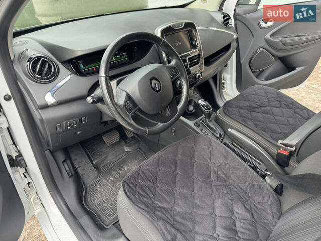 Білий Рено Зое, об'ємом двигуна 0 л та пробігом 98 тис. км за 9500 $, фото 10 на Automoto.ua