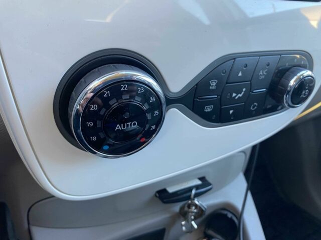 Білий Рено Зое, об'ємом двигуна 0 л та пробігом 51 тис. км за 9199 $, фото 10 на Automoto.ua
