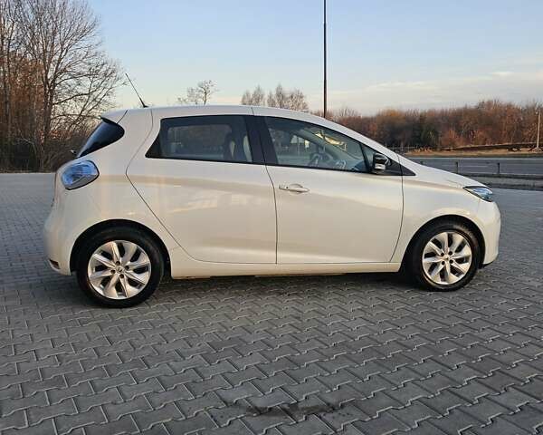 Белый Рено Зое, объемом двигателя 0 л и пробегом 112 тыс. км за 6600 $, фото 13 на Automoto.ua