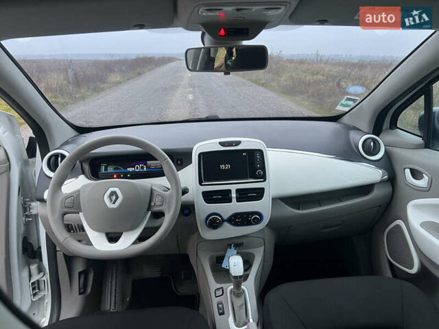 Білий Рено Зое, об'ємом двигуна 0 л та пробігом 84 тис. км за 6499 $, фото 11 на Automoto.ua