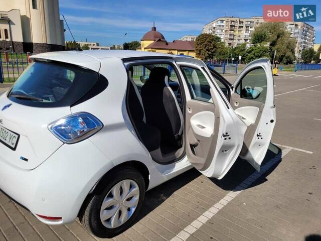 Білий Рено Зое, об'ємом двигуна 0 л та пробігом 147 тис. км за 9000 $, фото 16 на Automoto.ua