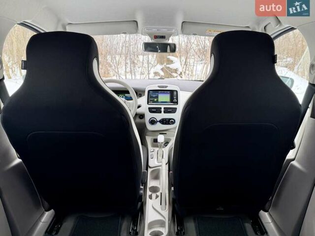 Белый Рено Зое, объемом двигателя 0 л и пробегом 41 тыс. км за 7100 $, фото 46 на Automoto.ua