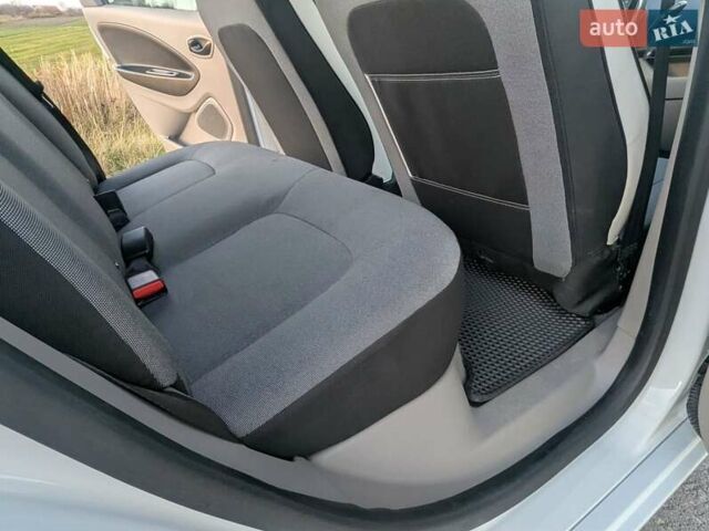 Белый Рено Зое, объемом двигателя 0 л и пробегом 51 тыс. км за 6995 $, фото 47 на Automoto.ua