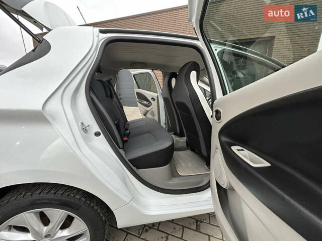 Білий Рено Зое, об'ємом двигуна 0 л та пробігом 87 тис. км за 7800 $, фото 11 на Automoto.ua
