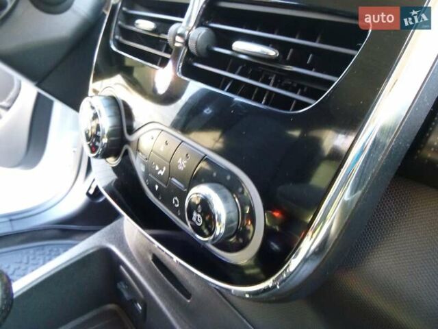 Белый Рено Зое, объемом двигателя 0 л и пробегом 81 тыс. км за 10300 $, фото 45 на Automoto.ua