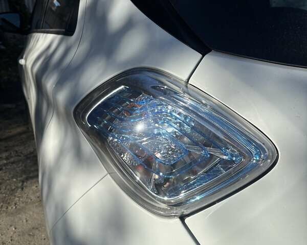 Білий Рено Зое, об'ємом двигуна 0 л та пробігом 105 тис. км за 7100 $, фото 19 на Automoto.ua