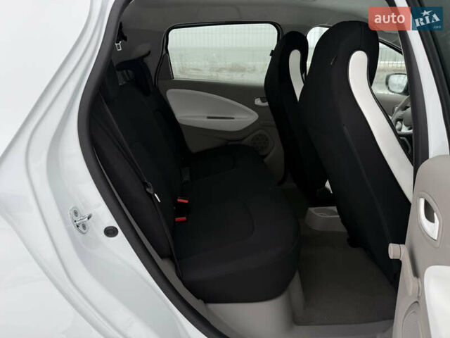 Белый Рено Зое, объемом двигателя 0 л и пробегом 66 тыс. км за 6999 $, фото 16 на Automoto.ua