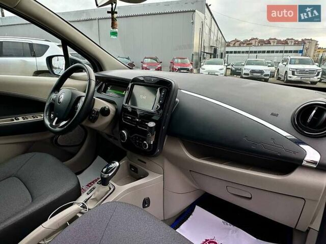 Белый Рено Зое, объемом двигателя 0 л и пробегом 83 тыс. км за 8500 $, фото 15 на Automoto.ua