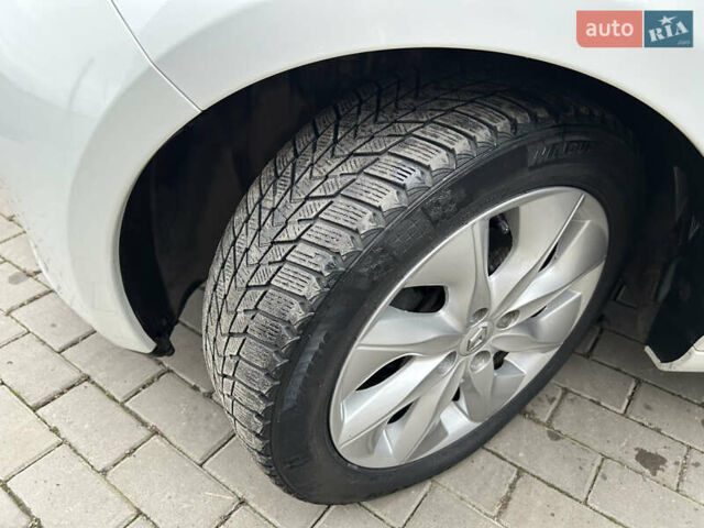 Білий Рено Зое, об'ємом двигуна 0 л та пробігом 87 тис. км за 7800 $, фото 6 на Automoto.ua
