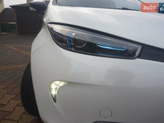 Білий Рено Зое, об'ємом двигуна 0 л та пробігом 111 тис. км за 7555 $, фото 24 на Automoto.ua