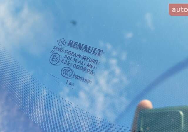 Белый Рено Зое, объемом двигателя 0 л и пробегом 113 тыс. км за 7200 $, фото 25 на Automoto.ua