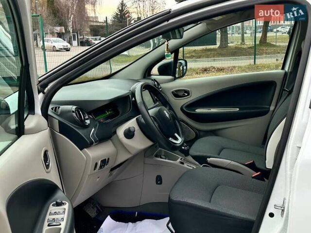 Белый Рено Зое, объемом двигателя 0 л и пробегом 83 тыс. км за 8500 $, фото 9 на Automoto.ua