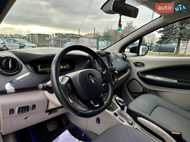 Белый Рено Зое, объемом двигателя 0 л и пробегом 83 тыс. км за 8500 $, фото 16 на Automoto.ua