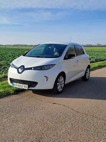 Белый Рено Зое, объемом двигателя 0 л и пробегом 163 тыс. км за 7950 $, фото 2 на Automoto.ua