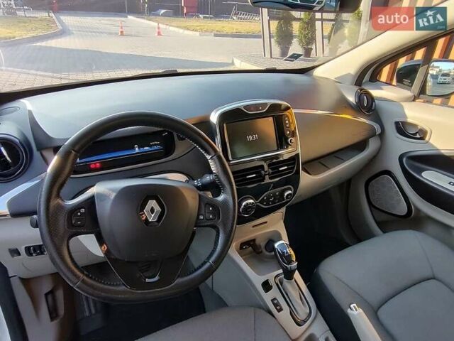 Белый Рено Зое, объемом двигателя 0 л и пробегом 62 тыс. км за 6750 $, фото 12 на Automoto.ua
