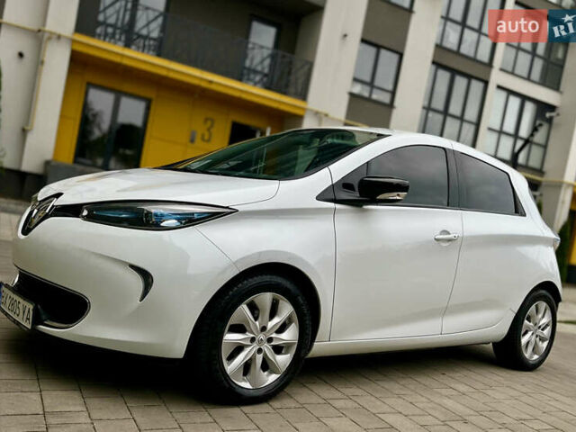 Белый Рено Зое, объемом двигателя 0 л и пробегом 108 тыс. км за 6499 $, фото 2 на Automoto.ua
