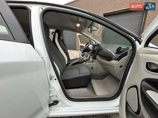 Білий Рено Зое, об'ємом двигуна 0 л та пробігом 87 тис. км за 7800 $, фото 12 на Automoto.ua