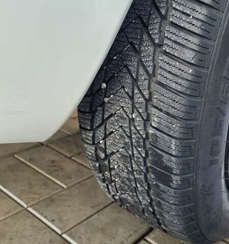 Белый Рено Зое, объемом двигателя 0 л и пробегом 113 тыс. км за 7200 $, фото 8 на Automoto.ua