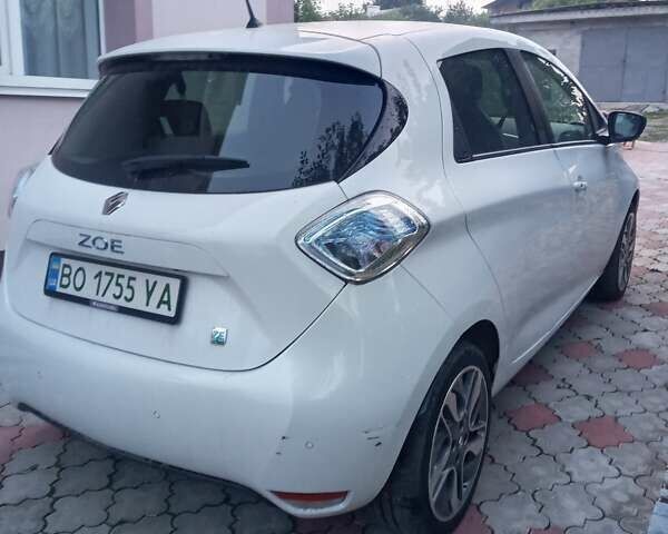 Белый Рено Зое, объемом двигателя 0 л и пробегом 58 тыс. км за 7100 $, фото 1 на Automoto.ua