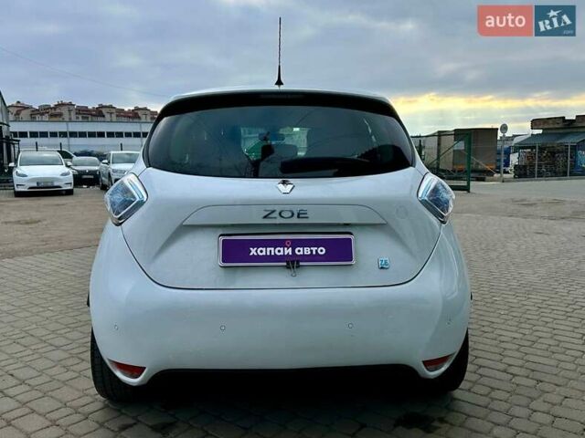 Белый Рено Зое, объемом двигателя 0 л и пробегом 83 тыс. км за 8500 $, фото 5 на Automoto.ua