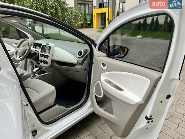 Белый Рено Зое, объемом двигателя 0 л и пробегом 108 тыс. км за 6499 $, фото 16 на Automoto.ua