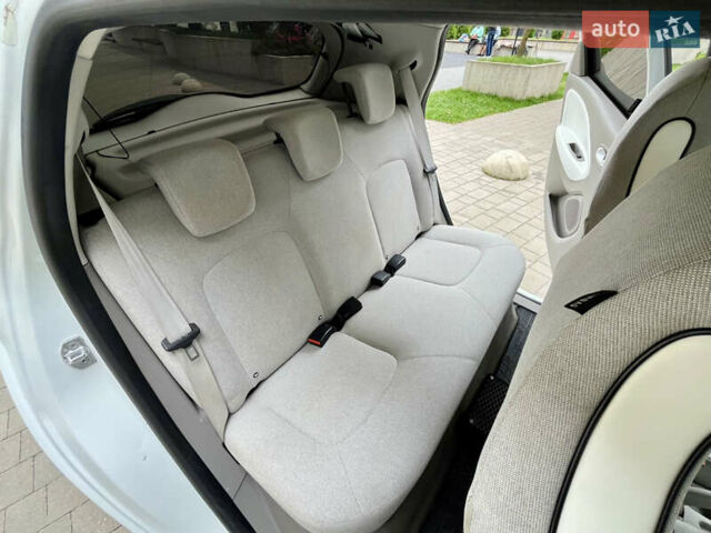 Белый Рено Зое, объемом двигателя 0 л и пробегом 108 тыс. км за 6499 $, фото 27 на Automoto.ua