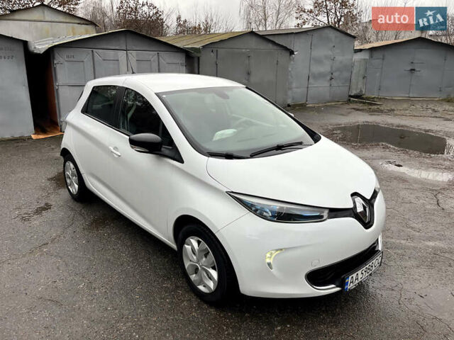 Белый Рено Зое, объемом двигателя 0 л и пробегом 115 тыс. км за 5950 $, фото 7 на Automoto.ua