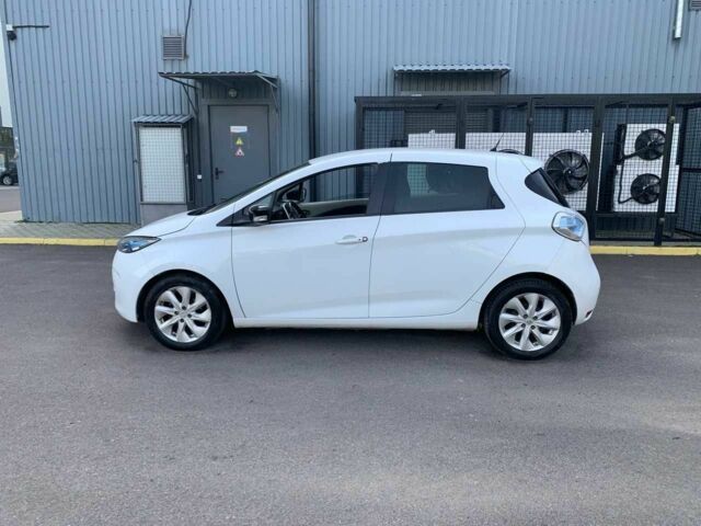 Белый Рено Зое, объемом двигателя 0 л и пробегом 300 тыс. км за 4299 $, фото 2 на Automoto.ua