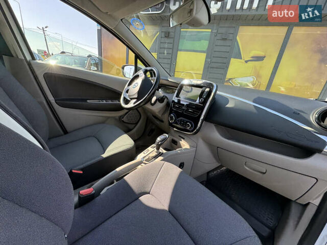 Білий Рено Зое, об'ємом двигуна 0 л та пробігом 98 тис. км за 6900 $, фото 32 на Automoto.ua