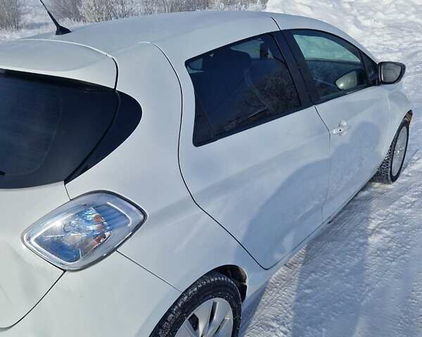 Білий Рено Зое, об'ємом двигуна 0 л та пробігом 76 тис. км за 7500 $, фото 3 на Automoto.ua