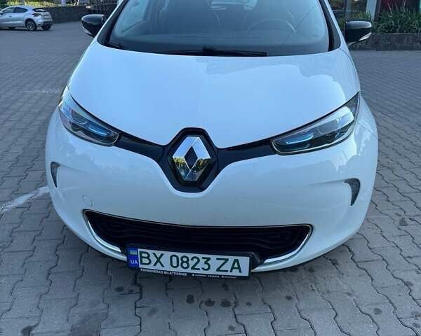 Білий Рено Зое, об'ємом двигуна 0 л та пробігом 100 тис. км за 7800 $, фото 1 на Automoto.ua