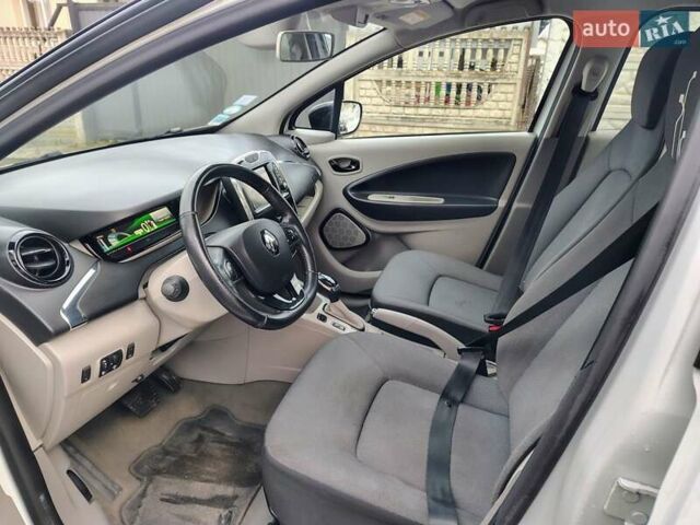 Білий Рено Зое, об'ємом двигуна 0 л та пробігом 40 тис. км за 6900 $, фото 13 на Automoto.ua