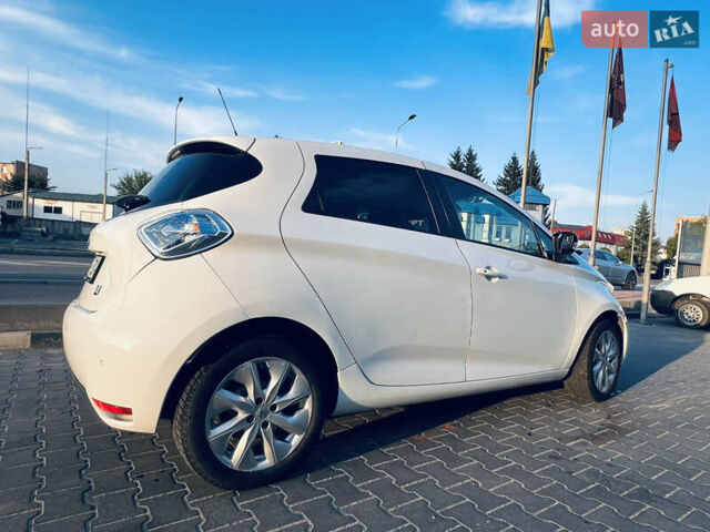 Белый Рено Зое, объемом двигателя 0 л и пробегом 70 тыс. км за 7500 $, фото 2 на Automoto.ua