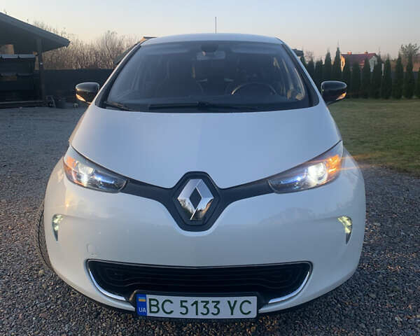Белый Рено Зое, объемом двигателя 0 л и пробегом 85 тыс. км за 5950 $, фото 1 на Automoto.ua
