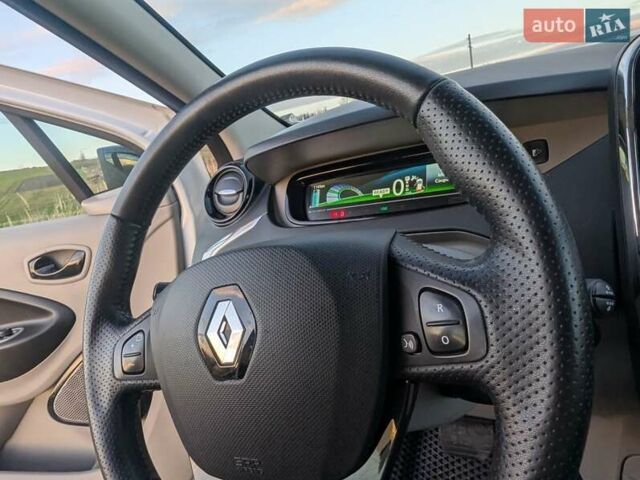 Белый Рено Зое, объемом двигателя 0 л и пробегом 51 тыс. км за 6995 $, фото 29 на Automoto.ua