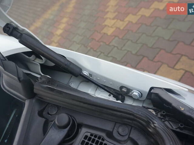 Білий Рено Зое, об'ємом двигуна 0 л та пробігом 111 тис. км за 7555 $, фото 56 на Automoto.ua