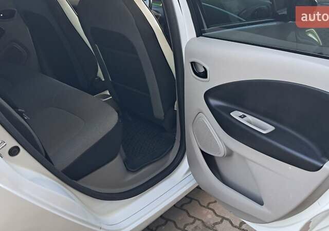 Рено Зое 2016 в Львове на Automoto.ua Белый Рено Зое, объемом двигателя 0 л и пробегом 115 тыс. км за 7100 $, фото 12 на Automoto.ua