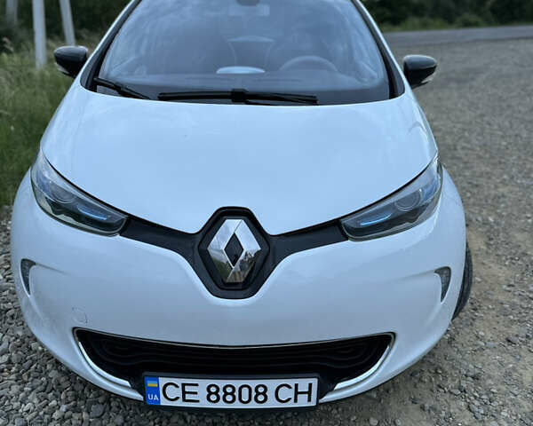 Белый Рено Зое, объемом двигателя 0 л и пробегом 65 тыс. км за 8800 $, фото 1 на Automoto.ua