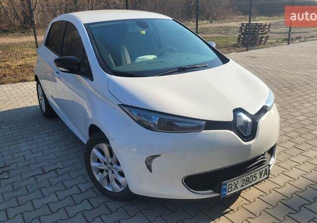 Белый Рено Зое, объемом двигателя 0 л и пробегом 108 тыс. км за 6500 $, фото 1 на Automoto.ua