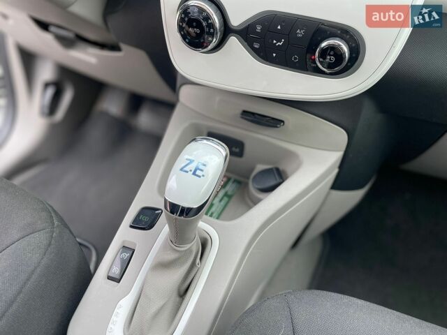 Білий Рено Зое, об'ємом двигуна 0 л та пробігом 79 тис. км за 9999 $, фото 42 на Automoto.ua