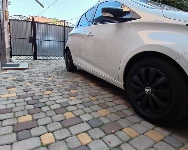 Белый Рено Зое, объемом двигателя 0 л и пробегом 200 тыс. км за 5350 $, фото 6 на Automoto.ua