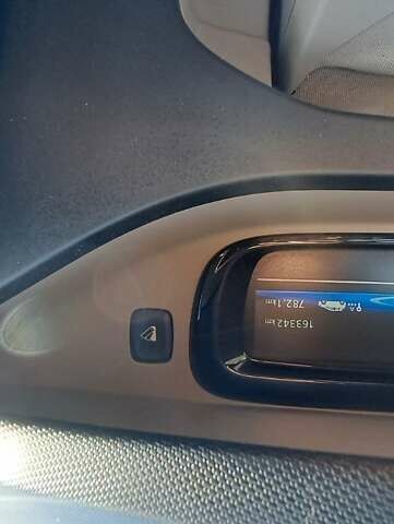 Белый Рено Зое, объемом двигателя 0 л и пробегом 163 тыс. км за 7950 $, фото 29 на Automoto.ua