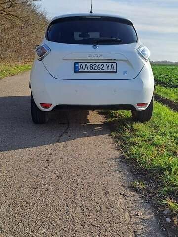 Белый Рено Зое, объемом двигателя 0 л и пробегом 163 тыс. км за 7950 $, фото 5 на Automoto.ua