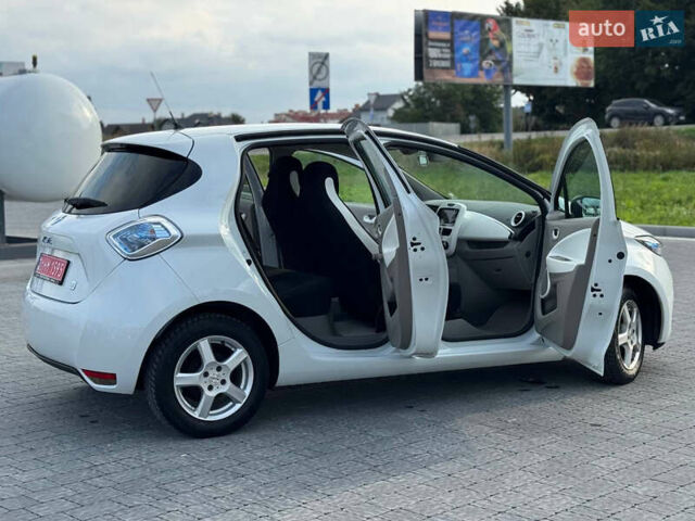 Белый Рено Зое, объемом двигателя 0 л и пробегом 164 тыс. км за 5999 $, фото 35 на Automoto.ua