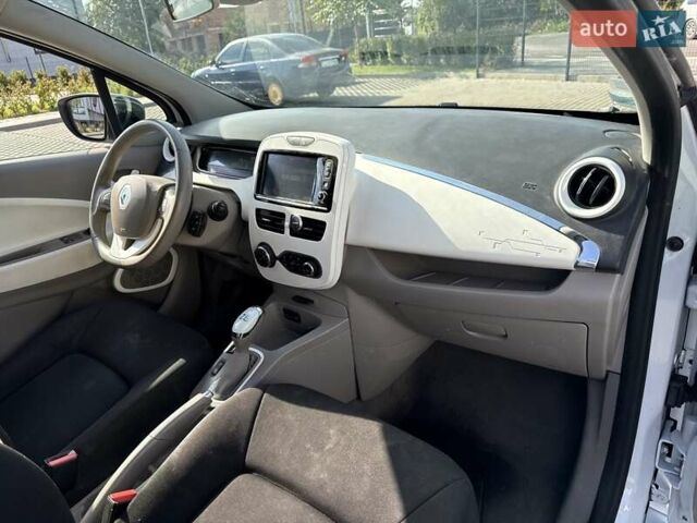 Белый Рено Зое, объемом двигателя 0 л и пробегом 147 тыс. км за 5900 $, фото 20 на Automoto.ua